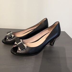 Goldlion Black/Metallic Bow Peep Toe